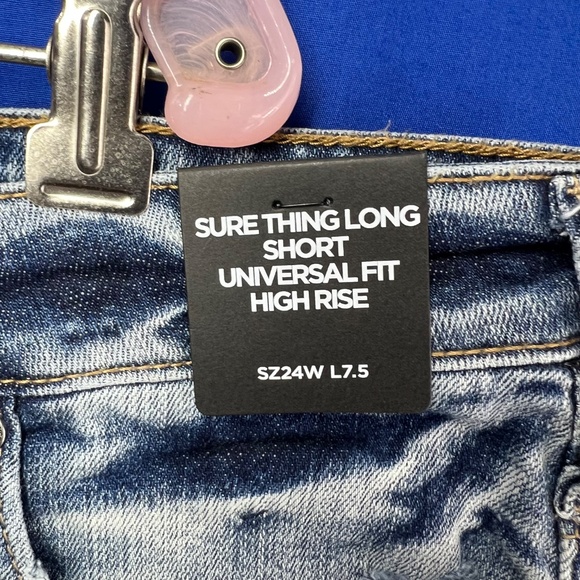 •NWT🤩|•SILVER JEANS•| Sure Thing Long Short Universal Fit High Rise Waist Short - Picture 7 of 12